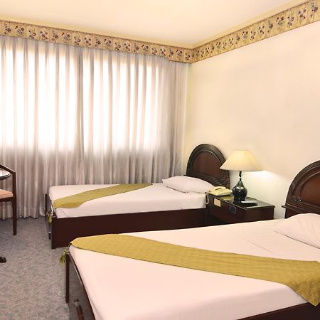 ฮอลิเดย์ พลาซ่า โฮเต็ล เซบู Hotel Cebu ภายนอก รูปภาพ