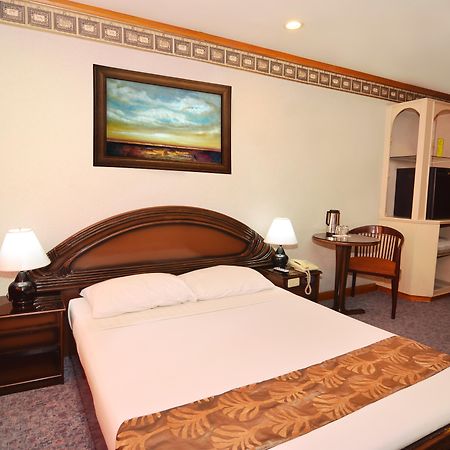 ฮอลิเดย์ พลาซ่า โฮเต็ล เซบู Hotel Cebu ภายนอก รูปภาพ