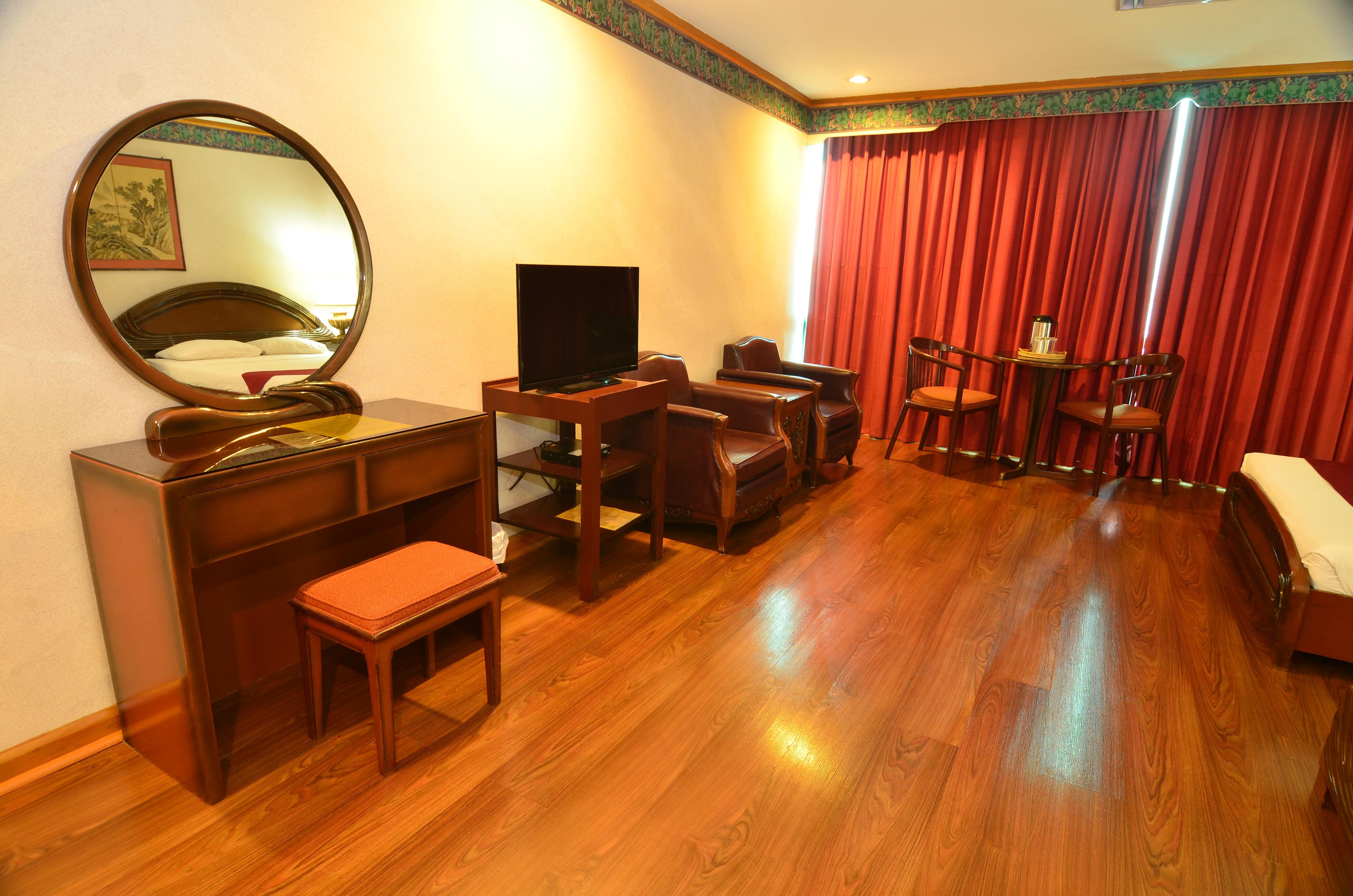 ฮอลิเดย์ พลาซ่า โฮเต็ล เซบู Hotel Cebu ภายนอก รูปภาพ