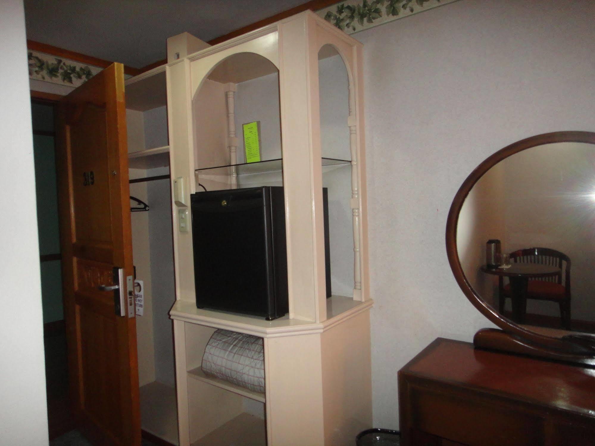 ฮอลิเดย์ พลาซ่า โฮเต็ล เซบู Hotel Cebu ภายนอก รูปภาพ