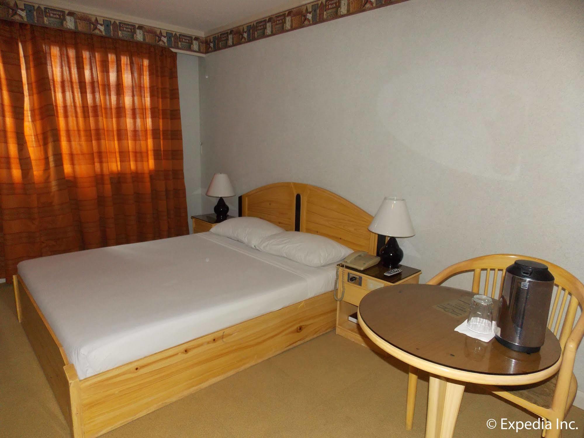 ฮอลิเดย์ พลาซ่า โฮเต็ล เซบู Hotel Cebu ภายนอก รูปภาพ