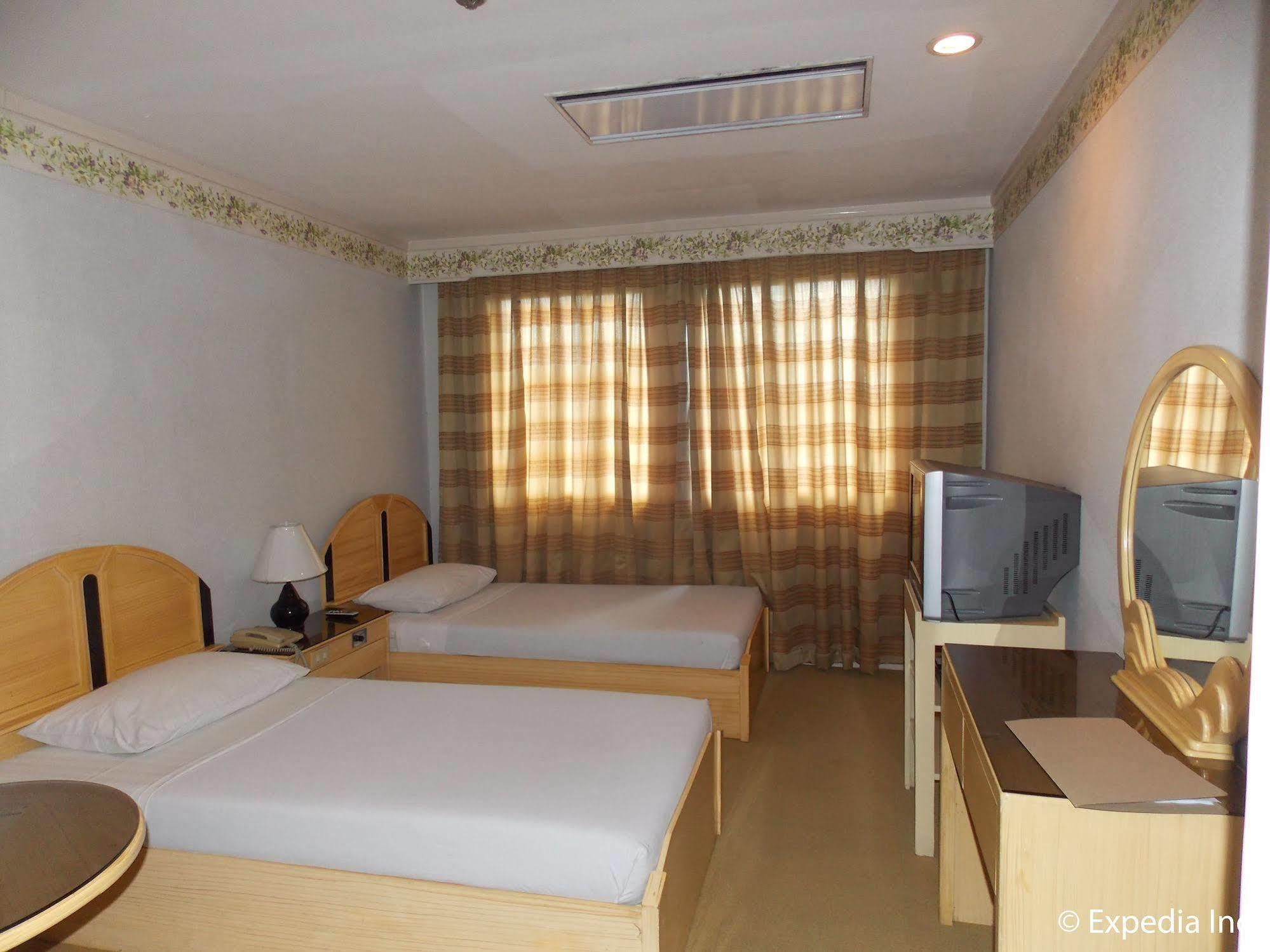 ฮอลิเดย์ พลาซ่า โฮเต็ล เซบู Hotel Cebu ภายนอก รูปภาพ