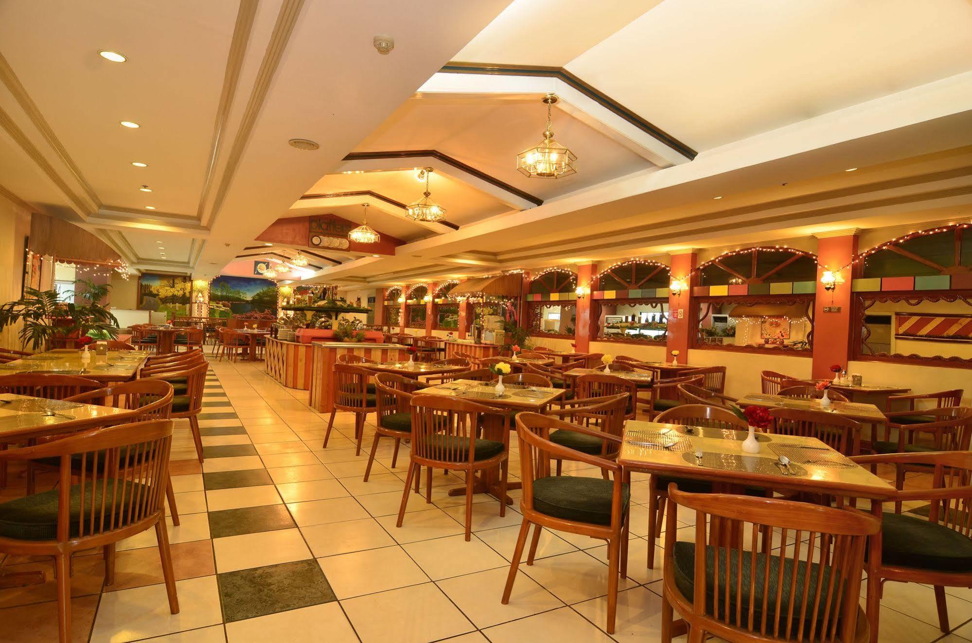 ฮอลิเดย์ พลาซ่า โฮเต็ล เซบู Hotel Cebu ภายนอก รูปภาพ